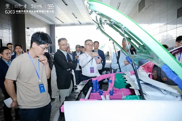 岚图追光PHEV 斩获2023年中国十佳车身