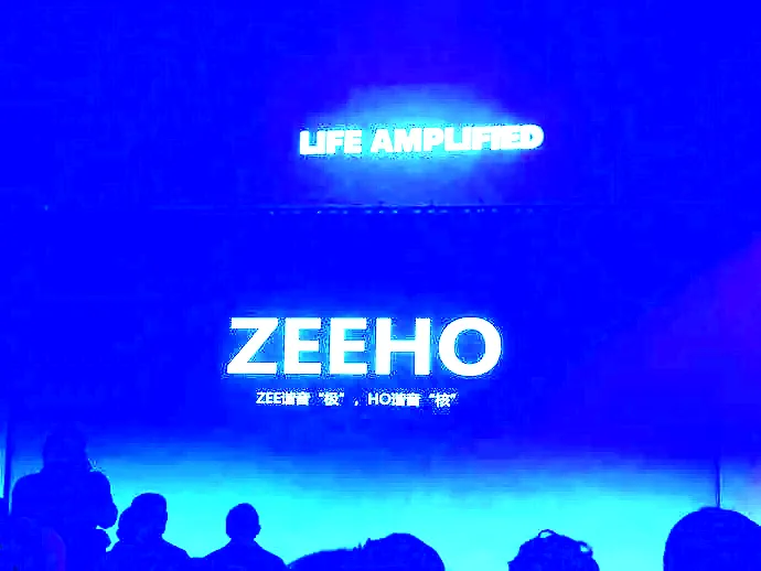 概念车首秀，春风动力EV发布电摩潮牌ZEEHO