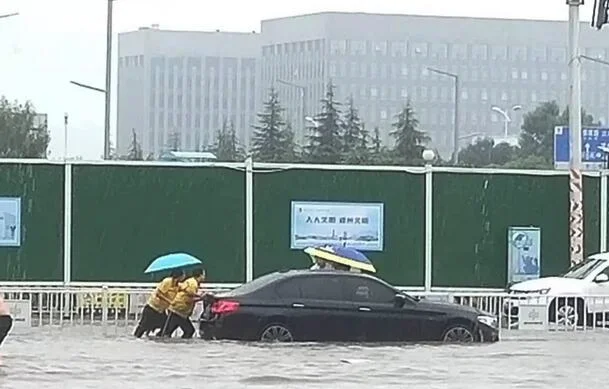 雨天行车，这些问题一定要知道 3.webp