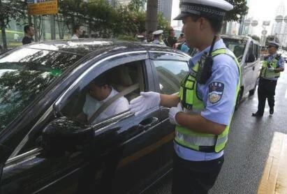 驾驶证被扣留交警抓住怎么办