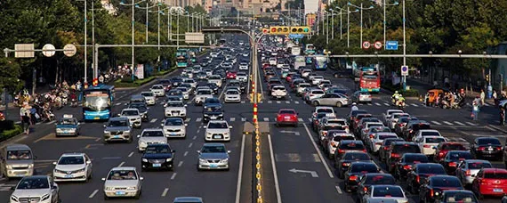 市区怎么跟车，市区跟车怎么行驶